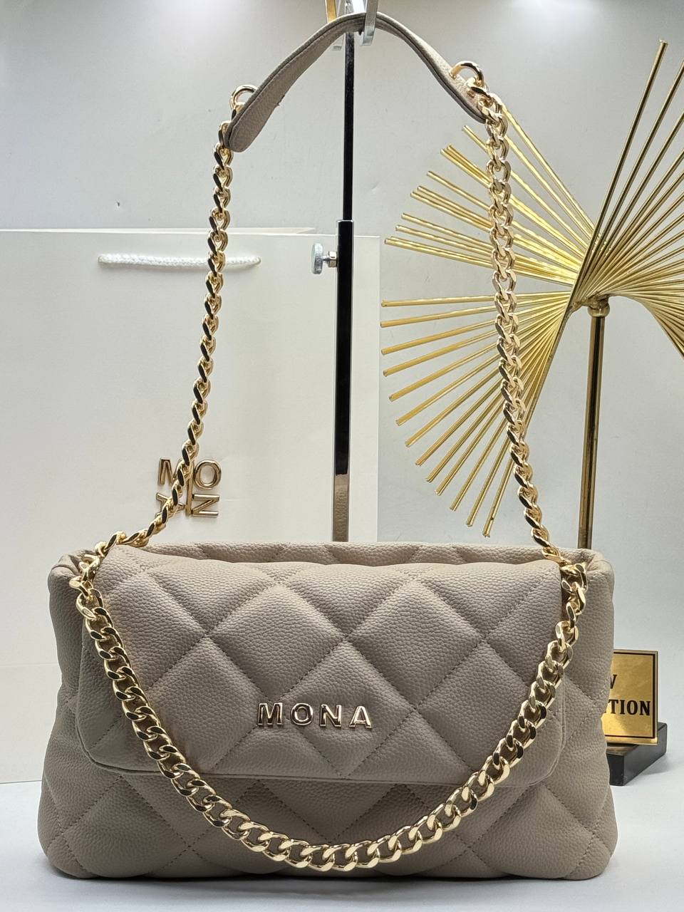 Mona Elegantna