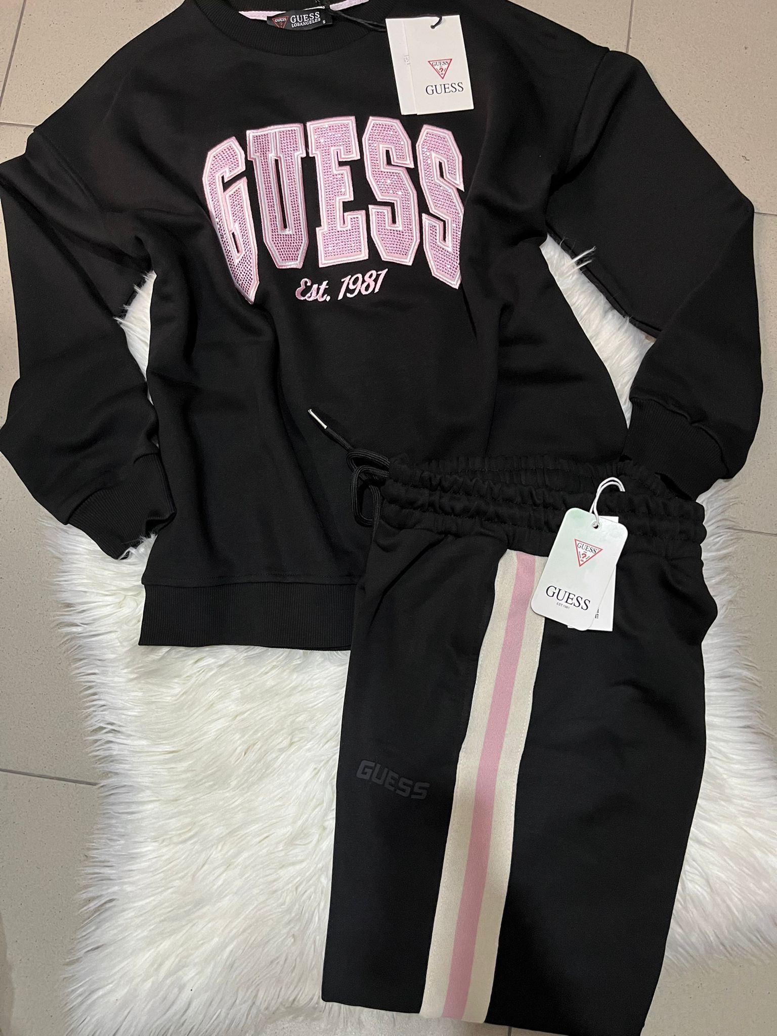 Guess komplet
